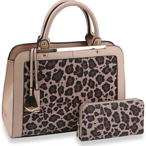 Meet your Posher, Misty - Picture 15 of 16